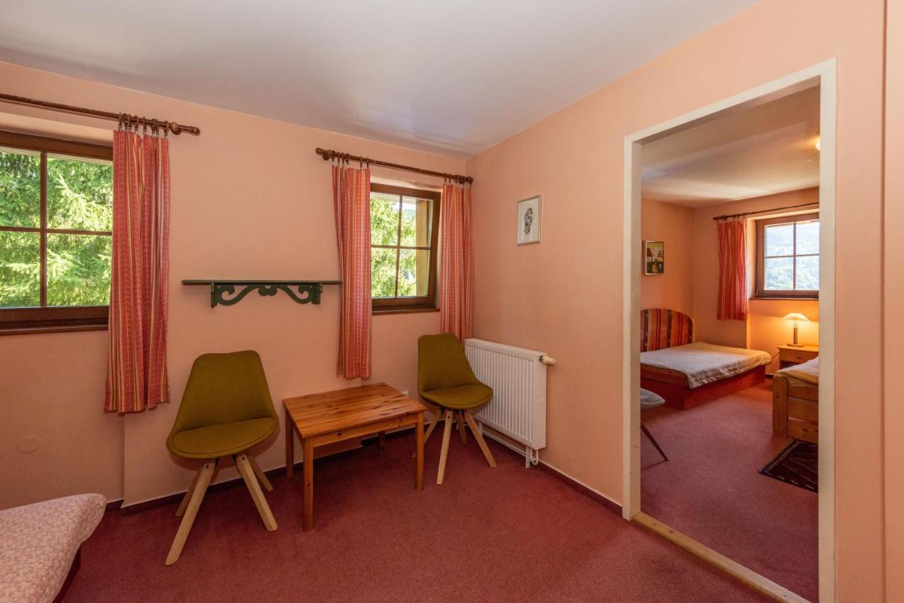 Hotel Modrin ペツ・ポト・スニェシュコウ エクステリア 写真